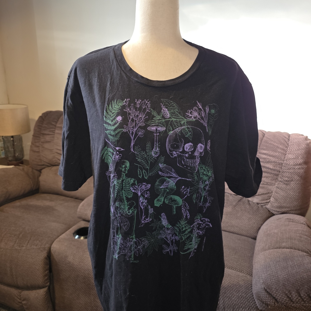 Botanical Skull Design Tee